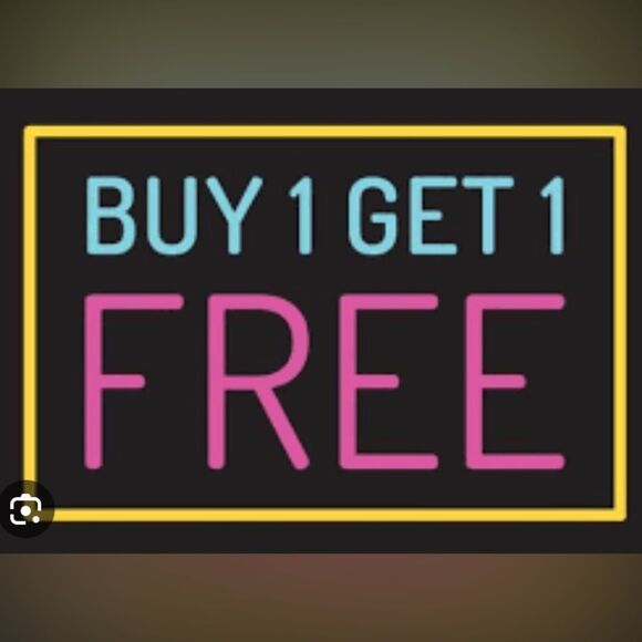 Ann Taylor Whimsical Statement Necklace Gold Tone Rhinestone People Children - Picture 2 of 6